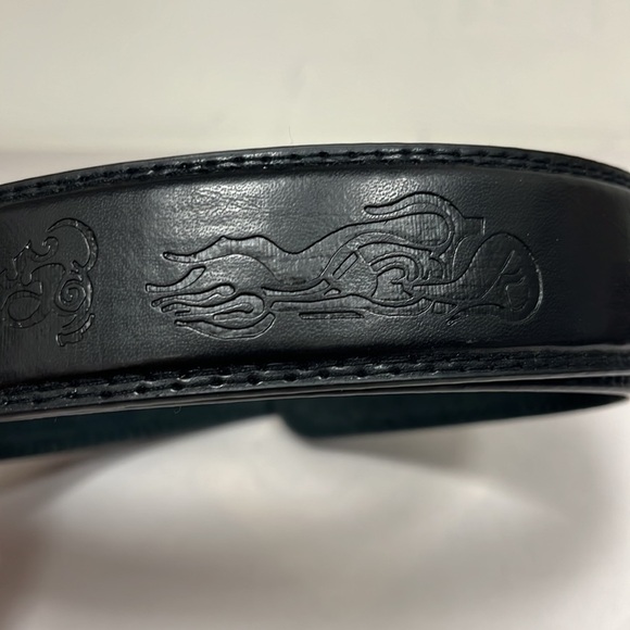 NEW Medium Black Tooled PU Leather Vegan Chopper Biker Belt Size Medium 34-36" - Picture 3 of 7